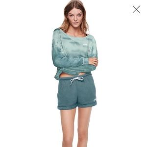 VS PINK ladder back crew 🌺